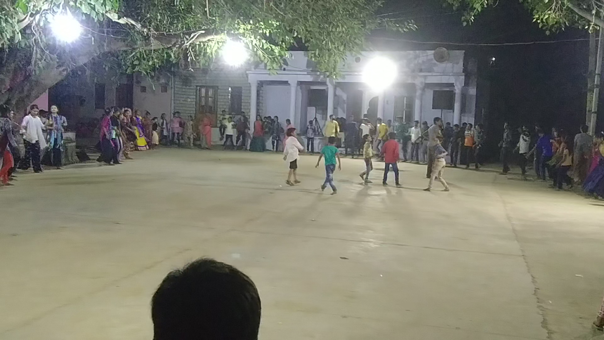 सिरोही: सिरोही के समीप गोल गांव में मां खेड़ा देवी गरबा मंडल की ओर से गरबो का हो रहा है आयोजन जय मा  #Gol﻿#sirohibarkingnews