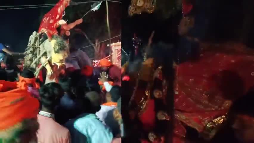 सार्वजनिक दुर्गा मंदिर महियारपुर में भक्तजनों ने मां दुर्गा की प्रतिमा की विसर्जन किया गया#visarjan#roynikesh7
