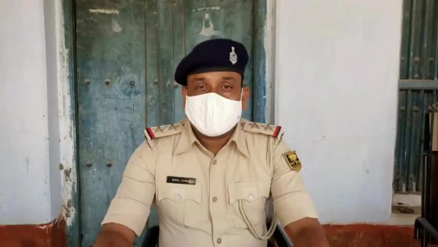 गोपालपुर: सैदपुर में गुप्त सूचना के आधार पर गोपालपुर पुलिस ने छापेमारी कर 3 लीटर शराब बरामद की,आरोपी फरार #अपराध #गोपालपुर
