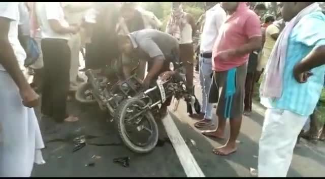 #मुजफ्फरपुर में एक #अज्ञात वाहन की #चपेट में आने से #बाइक सवार एक के व्यक्ति की #मौत.

#SupportFreeJournalism #a2zbiharnews