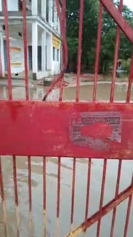 इंदरगढ़ :- राजा के बाग में भरा पानी आमजन और छात्रों को निकलने में हो रही है परेशानी 
#इंदरगढ़ #बारिश #indergarh