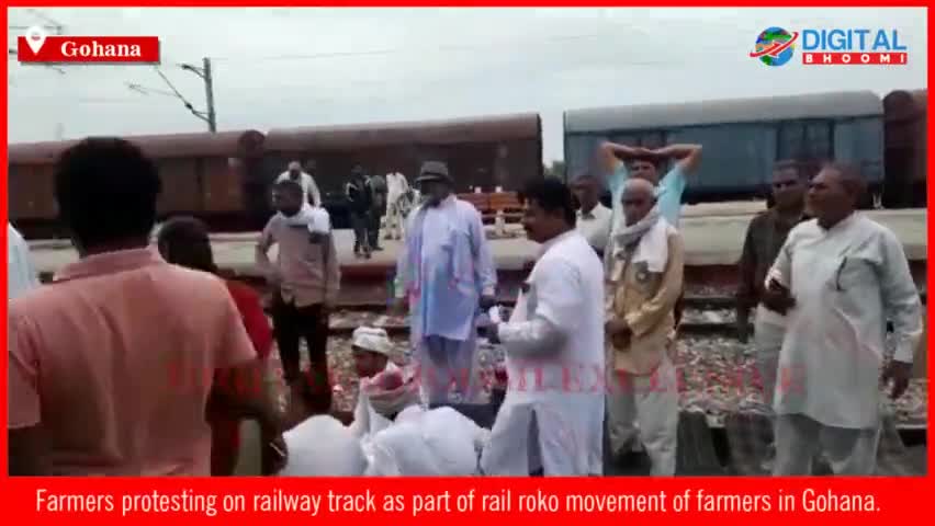 गोहाना में किसानों के रेल रोको आंदोलन के तहत रेलवे ट्रैक पर प्रदर्शन करते किसान।
#GohanaNews #SonipatNews #TrainRoko #Ra