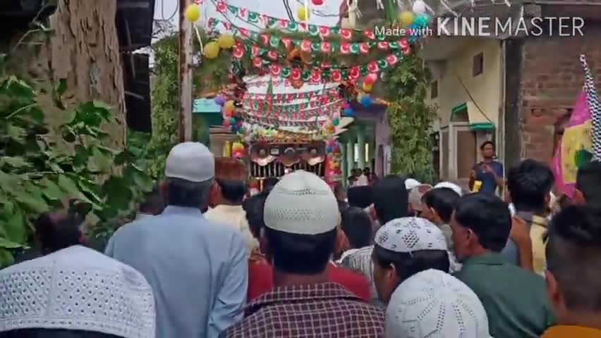 बड़ौद नगर में ईद मिलादुन्नबी के मौके पर निकला शानदार जुलूस , जगह जगह किया समाजजनों ने जोरदार इस्तकबाल।
#ईद_मिलादुन्नबी
