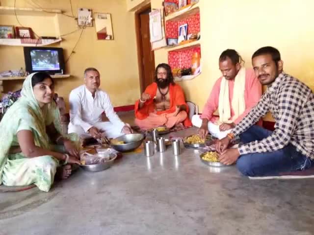 #पतंजलि#जिला#प्रभारी#श्री#फुल#सिंह जी#पवार के#घर#भोजन करते#क्रांतिकारी#संत#सत्यानंद#त्यागी जी#महाराज व#युवा#भारत#जिला#सहप्रभारी#महेश जी#दांगी
