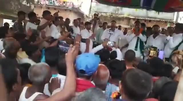 बच्चे, महिला, युवा, बुजुर्ग अपने दिल की अवाज, तेजस्वी यादव को सुनने जोशो-खरोश से #तारापुर के संग्रामपुर प्रखंड