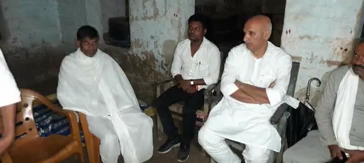 गम्हरिया प्रखंड अंतर्गत बभनी के फुलेचंद्र यादव जी के निधन पर उनके पीड़ित परिवार को सांत्वना देने पहुंचे मधेपुरा के क्रांतिकारी विधायक आदरणीय #प्रो०_चंद्रशेखर_जी
