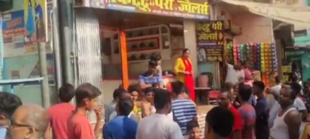 गढ़वा: शहर के एक ज्वेलरी की दुकान से चोरों ने ₹50 लाख के कीमत के सोने की चोरी की #सोना #चोरी