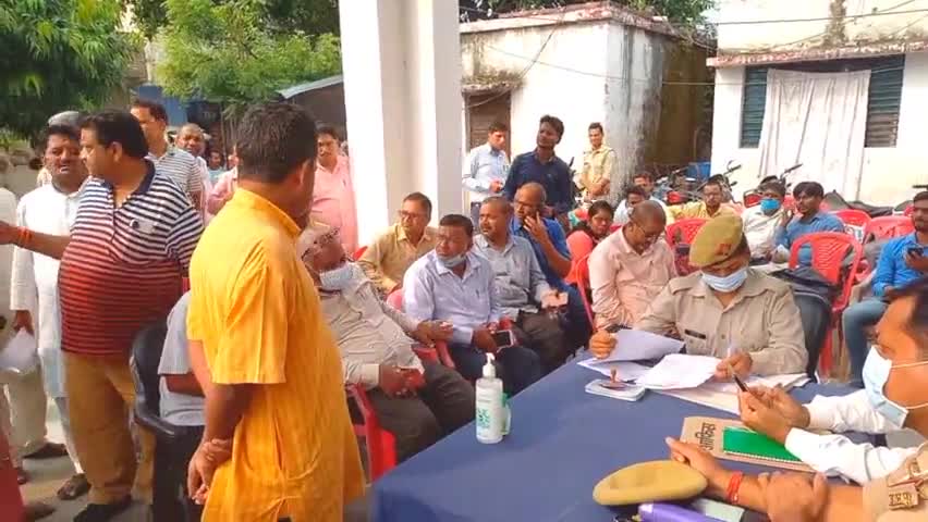 देेेवरिया: #बरहज थाना दिवस पर फरियादियों की फरियाद सुनते नजर आए राजस्व विभाग तथा पुलिस प्रशासन के पदाधिकारी@DM