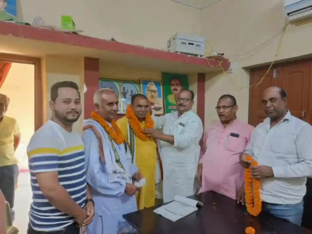 गढ़वा: जेएमएम के जिला कार्यालय में दो समाजसेवियों द्वारा ली गई पार्टी की सदस्यता #जेएमएम