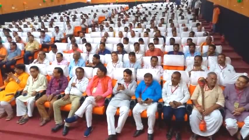 देेेवरिया: #स्वर्णकार समाज के शपथ ग्रहण समारोह में पहुंचे सदर विधायक और कृषि मंत्री टाउन हॉल देवरिया#CM_UP