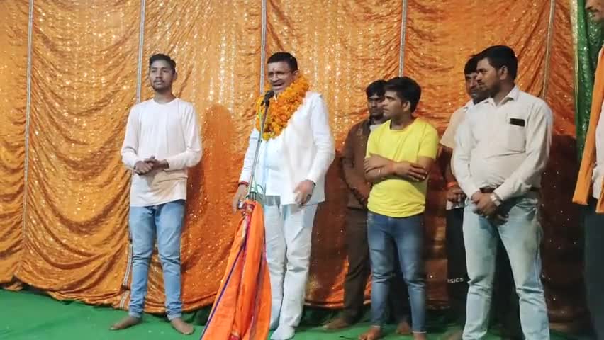 #हसनपुर_विधानसभा के ग्राम ख्यालीपुर में श्री कृष्ण लीला का फीता काटकर शुभारंभ किया ।
#चन्द्रपाल_खड़गवंशी
#हसनपुर #मिशन22
