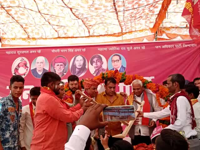 #मथुरा मे आज #कुशवाहा + #जाट की बहुत बड़ी ताकत जो एक नये परिवर्तन की ओर ले जा रही है
आज दिनांक 23 अक्टूबर 2021 को #मथुरा जिले में #अति_पिछड़ा_दलित_भाईचारा_बनाओ_सम्मेलन  मैं #माननीय_बाबू_सिंह_कुशवाहा_जी का जोरदार स्वागत किया गया  अति सम्मानि