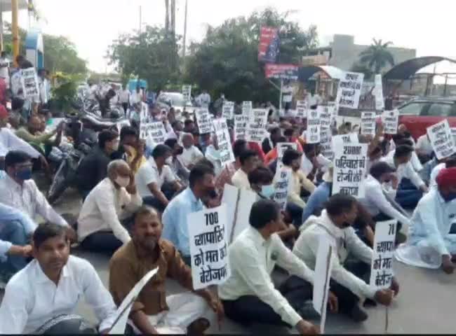 सांगानेर: न्यू सांगानेर रोड़ मानसरोवर में 200 दुकानें को तोड़ने की तैयारी में जयपुर जेडीए, व्यापारी बैठे धरने पर #strike #JDA