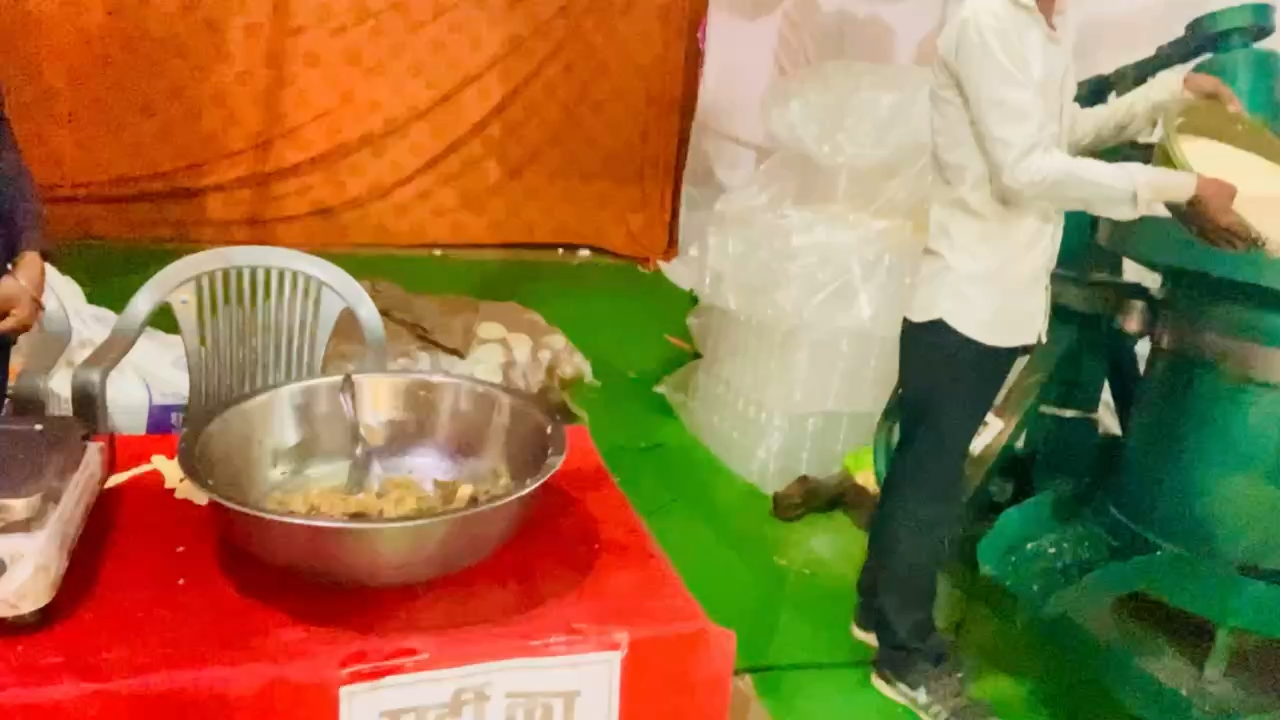 मानसरोवर के वीटी. रोड स्थित ग्राउंड में प्रकाश चौधरी से जानेंगे कि आख़िर कैसे बनता है तिलकुट्टा #mansarovarnews #reporternikki