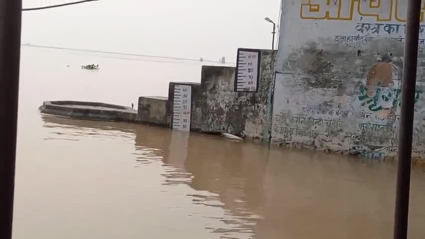 देेेवरिया: #खतरे का अलार्म बजा रही है सरयू नदी आम जनता है परेशान खेत से लेकर घर में है पानी का प्रभाव बरहज देवरिया@DM