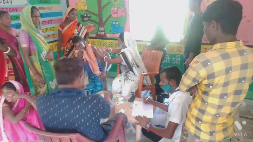 सिरदला प्रखण्ड के धीरौंध पंचायत मे मोबाइल टीम के द्वारा दिया गया लोगो को कोविड-19 का टिका।#वैक्सीन#टिका#जागरूक#COVID-19#
