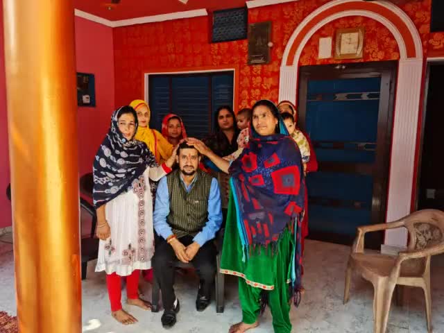 हमारी भारतीय संस्कृति में सबसे पहले अपनी बहने और माताओं से आशीर्वाद लिया जाता है ।।।
#प्रदेश_उपाध्यक्ष_आम_आदमी_पार्टी_यूथ_विंग #हिमांशु_पुंडीर_अध्यक्ष_अपना_रोटी_बैंक 
#धर्मपुर_विधानसभा #himanshupundir #धर्मपुर #arvindkejriwal