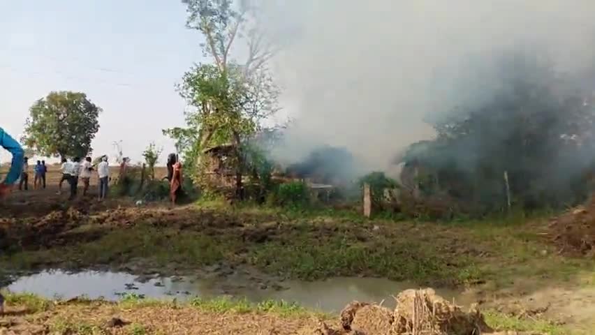मड़ावरा: ग्राम बुदनी में ग्यारह हजार वोल्ट की तार गिरने से एक टप्रा पर गिरने से भारी नुकसान गायो को बचाया #camera men satyam pate