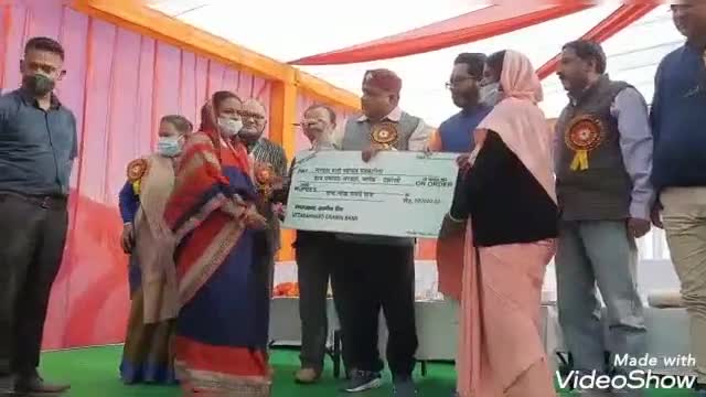चमोली: बद्रीनाथ विधायक ने गोपेश्वर में हुए कार्यक्रम में 12 महिला क्लस्टर को बांटे 60 लाख रुपए के चेक #चमोली