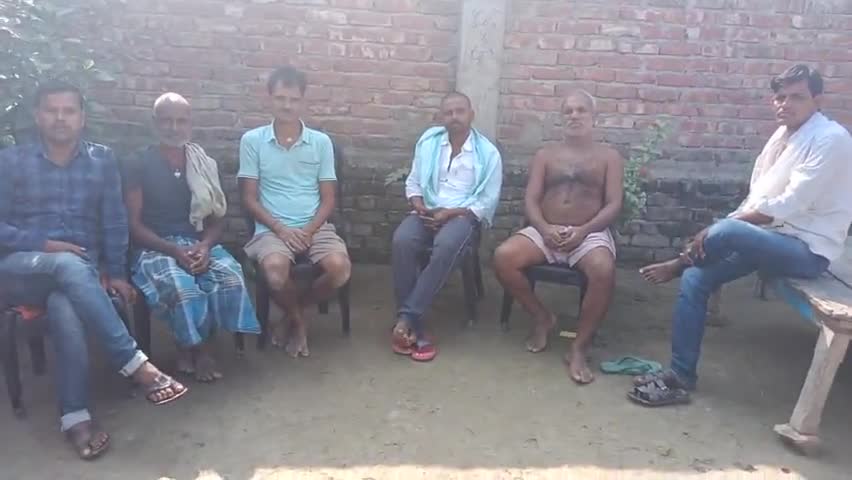 सोनबरसा: #अजाद कुमार ने मैंना गांव में जनसंपर्क कर अपने पक्ष में नारियल पर मतदान करने का अपील जनता से किया #पड़रिया