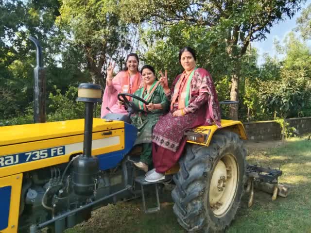 #उप चुनाव फतेहपुर में प्रचार प्रसार करते हुऐ एक अलग अंदाज़ में आपने सहयोगी के साथ ।🚩