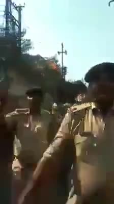 सुना था #पुलिस लोगो की मदद करने के लिए होती है,
अब सयझ मे आया के पिछले 6 दिनो से #त्रिपुरा जल क्यूं रहा है,