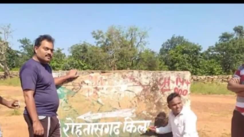 रोहतास: शाहाबाद महोत्सव को सफल बनाने के लिए आगे आ रहे हैं युवा, किले तक जाने वाले रास्तों पर बनाया एरो के निशान
#शाहाबाद महोत्सव