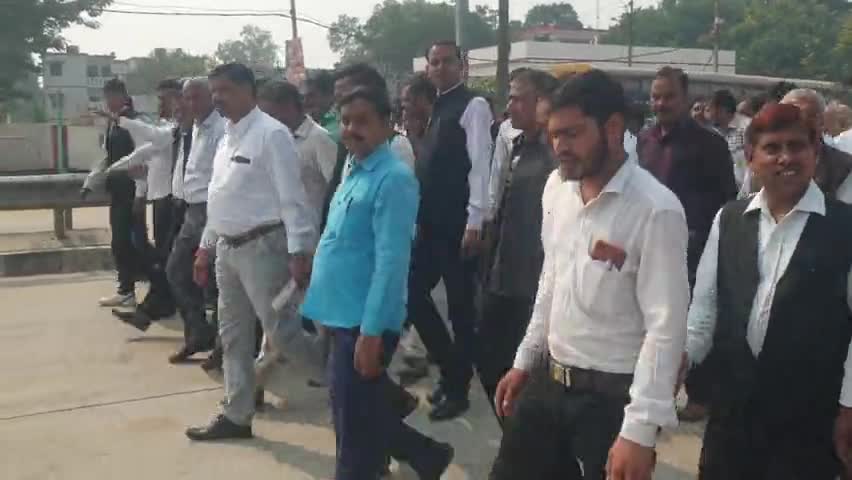 #हैदर गढ़: में अधिवक्ता के साथ बाराबंकी में हुए कांड को लेकर अधिवक्ताओं ने किया विरोध प्रदर्शन.….