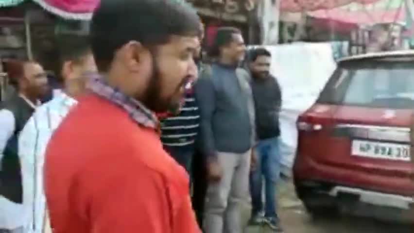 कलोल: उपचुनाव की जीत पर कार्यकर्ताओं ने मनाया जश्न, बरठीं में पटाखे फोड़कर मनाई खुशी #kalol #berthin #byelection
