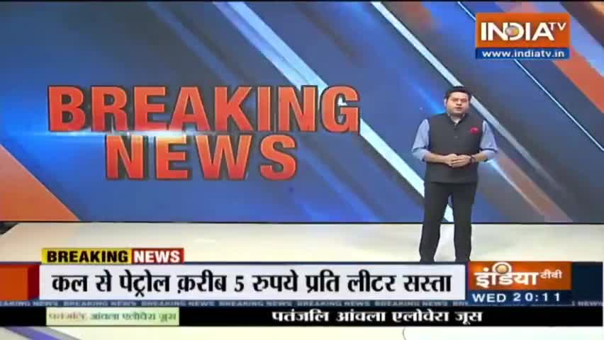 दिपावली की पूर्व संध्या पर भारत सरकार ने पेट्रोल और डीज़ल पर एक्साइज ड्यूटी में कमी की घोषणा की। 

#पेट्रोल और #डीज़ल पर उत्पाद शुल्क कल से पेट्रोल 5 ₹ और डीजल 10 ₹ #सस्ता कर दिया गया।