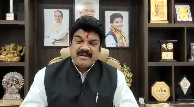 मध्य प्रदेश के हमारे सभी मित्रों व सुरखी विधानसभा के साथियों को दीपावली की बहुत-बहुत शुभकामनाएं। हम सब माननीय प्रधानमंत्री जी के आत्मनिर्भर भारत की तरफ बढ़े। पुन: आप सब को दीपावली की शुभकामनाएं।💐🙏
#diwali2021