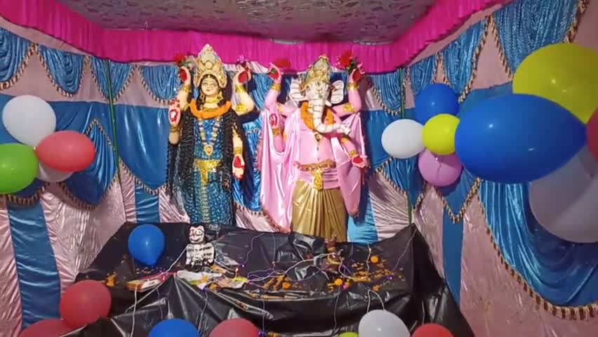 #बिहिया प्रखण्ड के योगीवीर गांव में लक्ष्मी जी और गणेश जी की प्रतिमा रख कर दीपावली बड़ी धूमधाम से मनाया गया