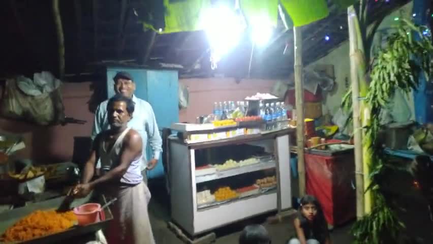 बौंसी :- बौंसी बाजार में वर्षों के बाद अब महालक्ष्मी पूजा के अवसर पर खुली राज कुमार जी की मिष्ठान भंडार 
#शुभ_दीपावली