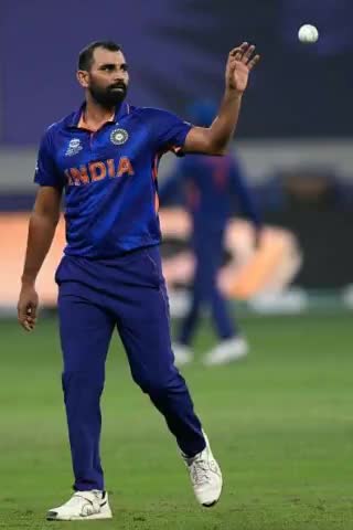 #MohammadShami bowls another fantastic spell to pick up 3/15 as #TeamIndia chases a target of 86 to win.
- Team Shami