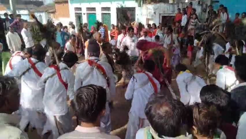 आज दुर्गापुर में मोनी बाबा ने अच्छे प्रदर्शन किया और डांस के साथ रोमांटिक#rk