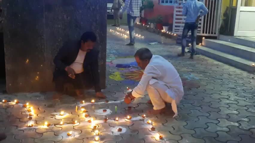 #मेरठ | पं० मलखान सिंह मार्ग भराला स्तिथ MSB इंटरनेशनल स्कूल में आज 1008 दिये जलाकर दीपोत्सव मनाया साथ ही  पंडित #सुनील  #भाराला दर्जा प्राप्त राज्यमंत्री #करण #प्रजापति# जिला कार्यालय प्रभारी #भाजपा #ओबीसी मोर्च