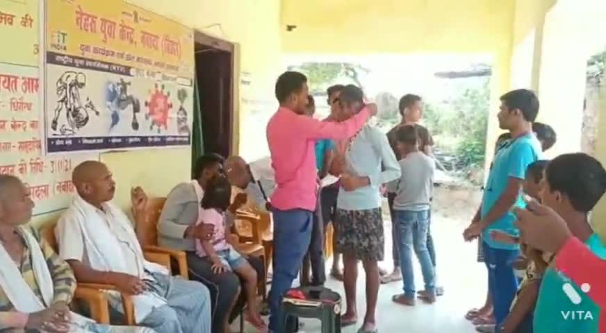 निबंध प्रतियोगिता में सफल प्रतिभागियों को मेडल पहनाकर सम्मानित किया गया।#शिक्षा#खेल#युवा#NYV#2021#