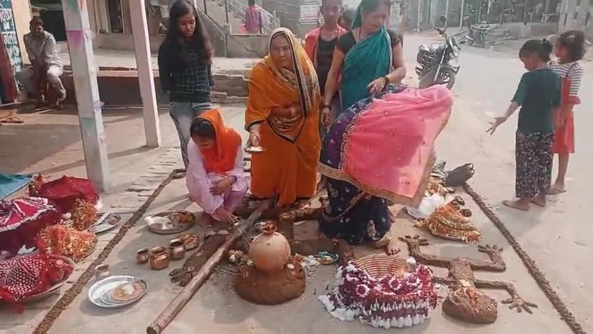 भाई की दीर्घायु को ले बहनों ने उपवास रखकर की व्रत 
#भैयादूज