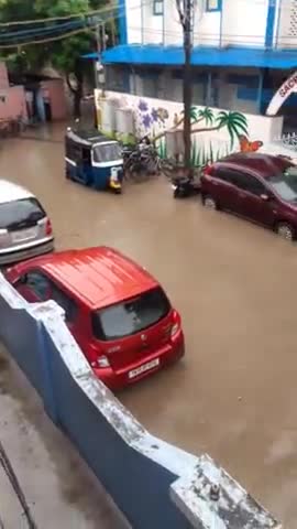 #चेन्नई तमिलनाडु तेज बारिश का दौर जारी। ।

जय हिंद। ।