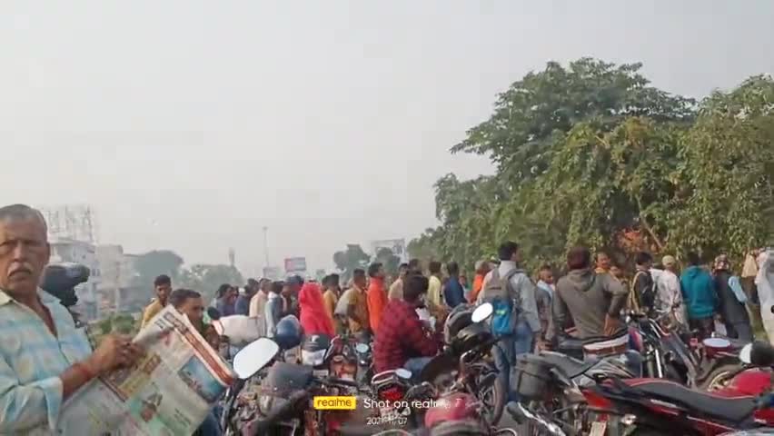 हाजीपुर: #jail par saman or paisa dene ke liyumri bhir