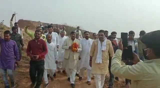 सत्य और अहिंसा के पुरौधा एवं गांधीवादी विचारक स्व. डॉ श्री #एसएन_सुब्बाराव "भाई जी" की इच्छानुसार उनकी #अस्थियां आज जौरा में #चंबल_नदी के सेवर घाट पर #विसर्जित कर उन्हें अंतिम विदाई दी गयी।।