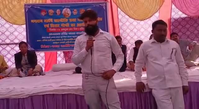 हर सामाजिक समस्या का #समाधान बन जाऊँ
#ज़रूरतमंदों की ज़रूरत का सामान बन आऊँ
बन के नेता #नेतागिरी करने का शौक़ नहीं मुझे
चाहत है #समाजसेवा का दूसरा नाम बन जाऊँ …