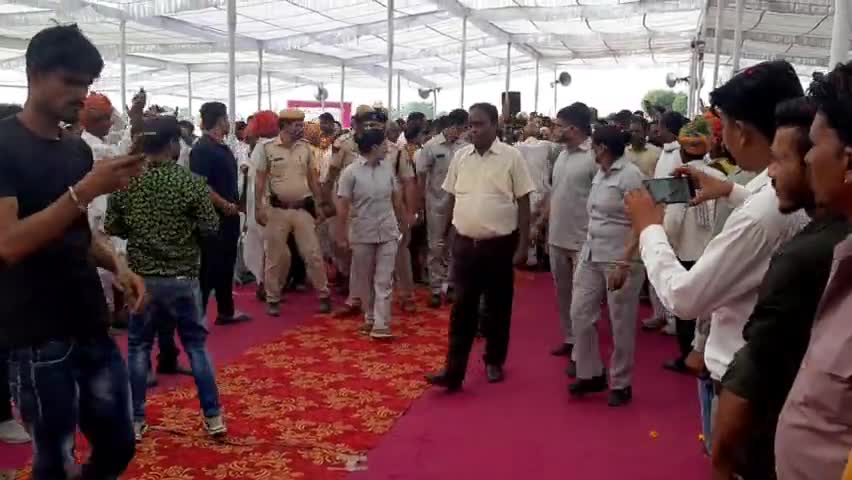 आज #तालेड़ा में लोकसभा अध्यक्ष माननीय ओम जी बिरला का दीपावली स्नेह मिलन समारोह में पधारने पर स्वागत अभिनंदन किया ।