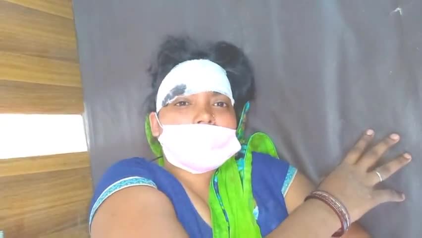 देेेवरिया: #बरहज थाना क्षेत्र में कुछ दबंगों द्वारा 10 साल के बच्चे को मारने मां गई बचाने तो मार कर किया लहूलुहान लगाई