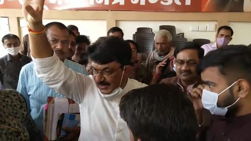 मध्य प्रदेश कैबिनेट का फैसला, बकाया बिजली बिल चुकाने पर मिलेगी 40% की छूट व एकमुश्त देने पर सरचार्ज होगा माफ
#बिजली_बिल