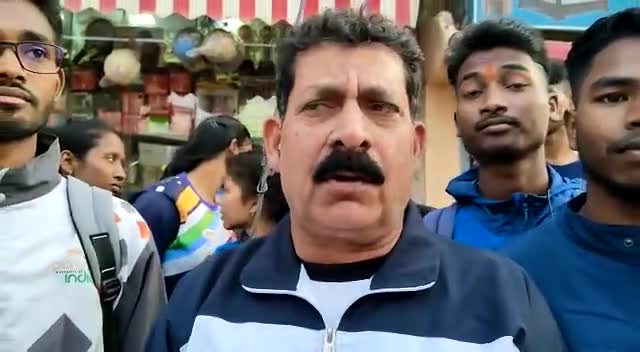 32 सदस्य टीम हैंडबॉल खेलने जमशेदपुर रवाना । 

#gumla #jharkhandbreakingnews #handball #bhaskar08480212 #dainkbhaskar