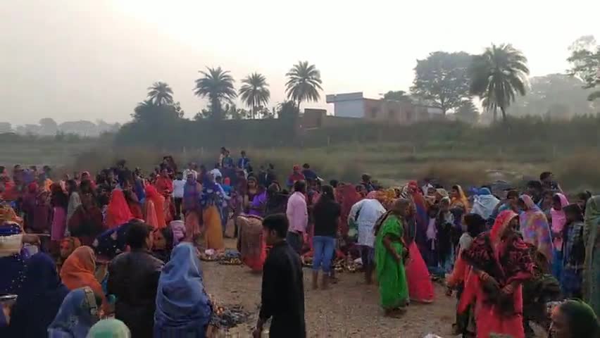 कोडरमा: जयनगर में डूबते हुवे सूरज महराज को दिया गया अर्ग शांति सौहार्द से सम्पन किया गया छठ पूजा#jainagarnews