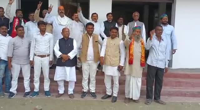 28 नवंबर को आगरा में होने वाली रैली की शुरुआत शुरू हुई नहीं कि मीडिया  #अपनी पार्टी सेकुलर के #राष्ट्रीय अध्यक्ष  #दिलीप सिंह चौहान को #बुलाना शुरू कर दिया, हर #चौहान भाई #28 नवंबर को #चलना होगा और अपनी ताकत दिखाना होगा 
#आगरा चलो, आगरा चलो