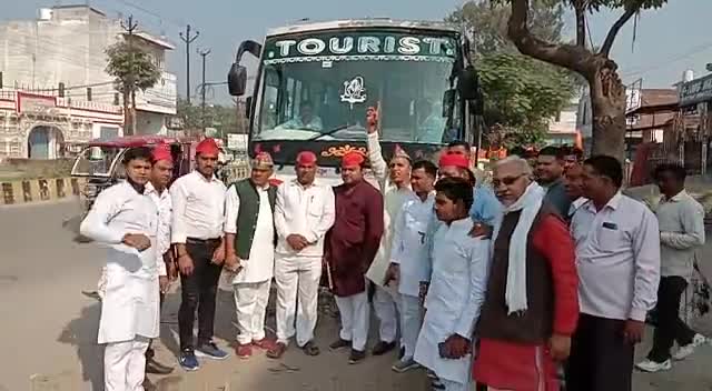 #पवन पाल महानगर अध्यक्ष युवजन सभा 
मु नगर बुढ़ाना गाड़ी को रवाना करते हुए 
#शरद पाल युवा सपा नेता#अन्य साथी उपस्थित रहे