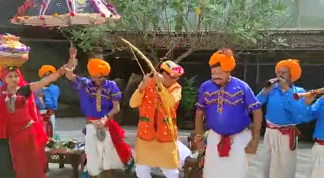 जन जातीय समूहों के बीच सीएम शिवराज सिंह चौहान ने किया आदीवासी नृत्य
#cmshivraj #adivsai #bhopal